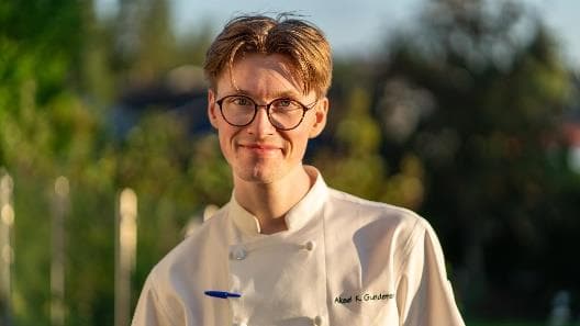 Profesjonell kokk i arbeid